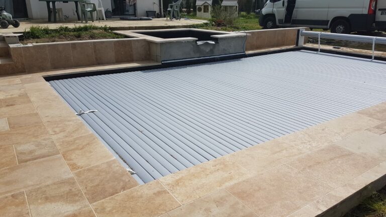 Pose de Travertin pour une terrasse extérieure à Listrac Médoc près de Bordeaux
