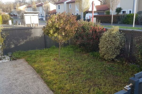 Création d'un jardin minéral avec galets blancs GAS CONCEPT